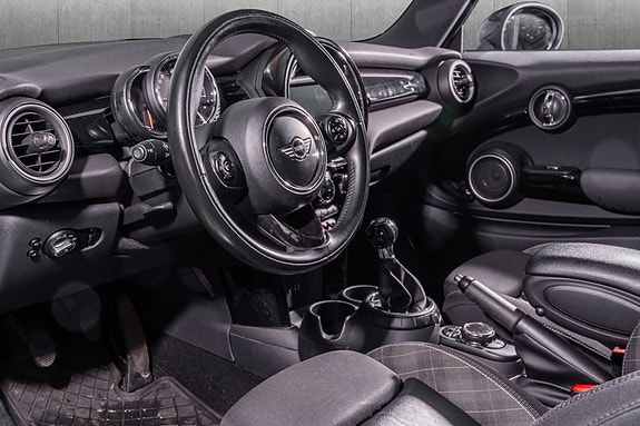 MINI Cooper S 11 of 18