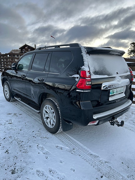 Toyota Land Cruiser 2 of 8