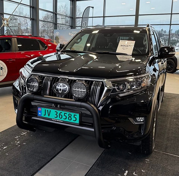 Toyota Land Cruiser 4 of 8