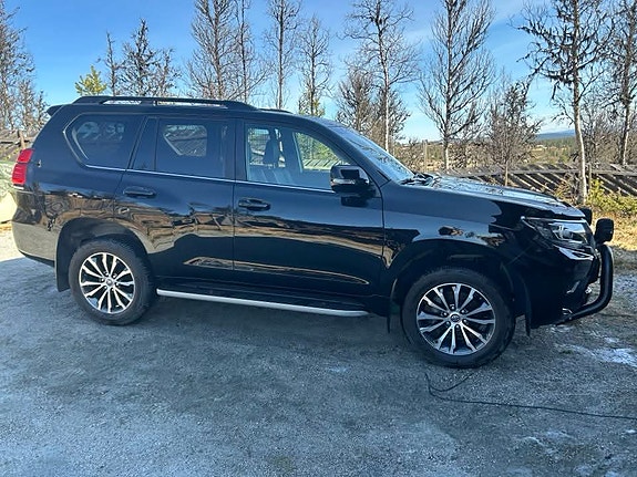 Toyota Land Cruiser 5 of 8