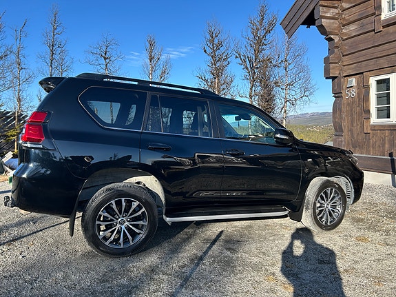Toyota Land Cruiser 3 of 8