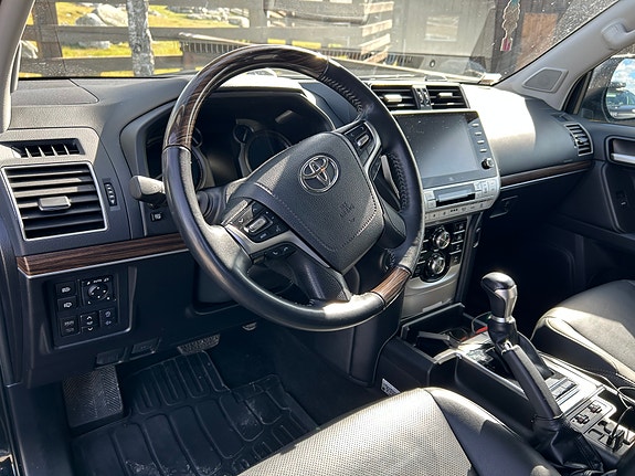 Toyota Land Cruiser 6 of 8