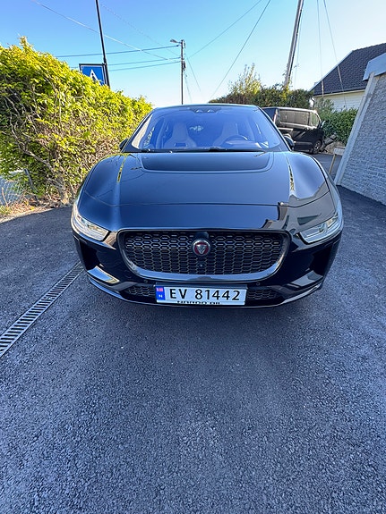 Jaguar I-PACE 2 of 5