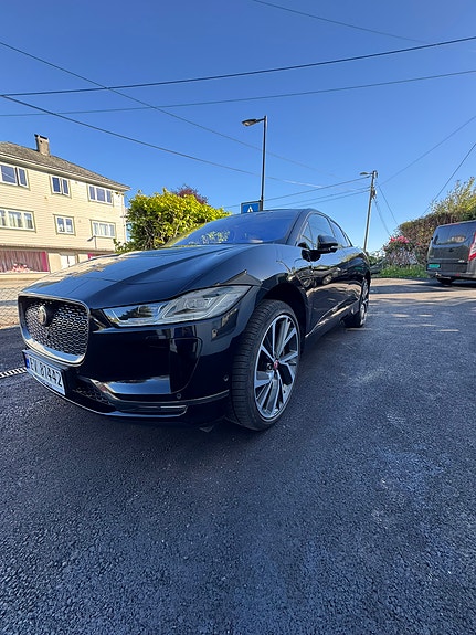 Jaguar I-PACE 3 of 5
