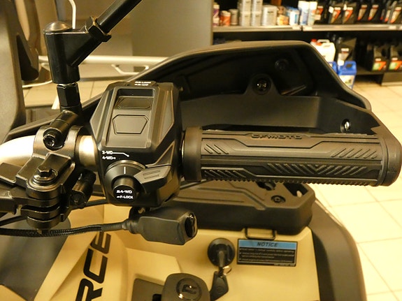 CFMOTO CForce 1000Long Overland ABS (utstyrsbombe som er godkjent for 105kmt) 20 of 28