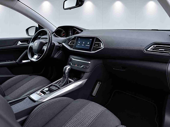 Peugeot 308 5 of 8