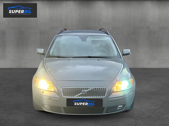 Volvo V50 2 of 22