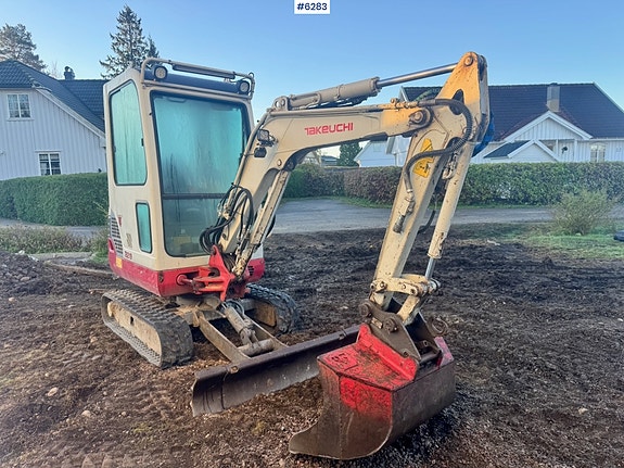 Takeuchi TB219 Minigraver m/ Rototilt og 2 skuffer.