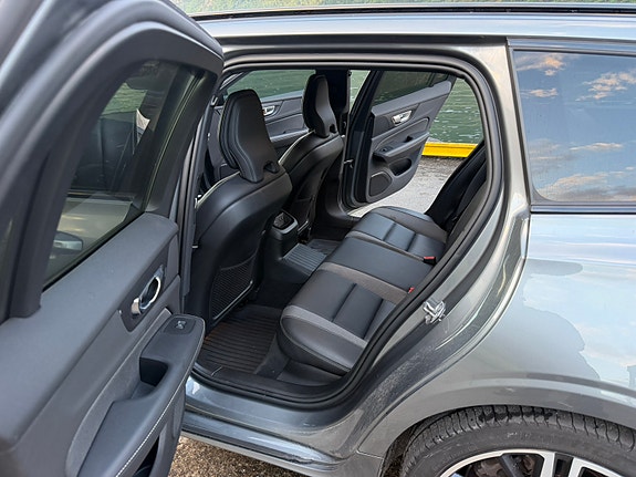 Volvo V60 8 of 12