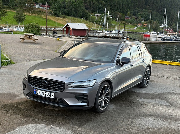 Volvo V60 2 of 12