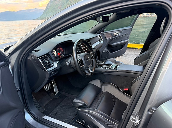 Volvo V60 10 of 12