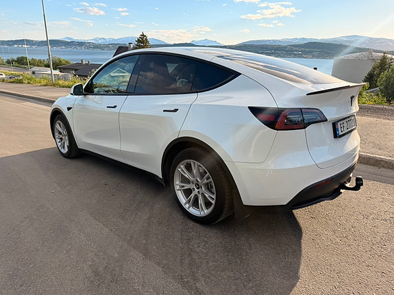 Tesla Model Y 2 of 5