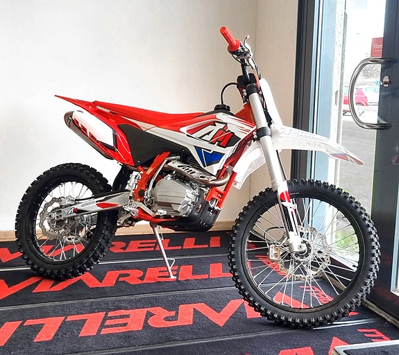Apollo Thunder 250cc 21"/18" 2 of 5