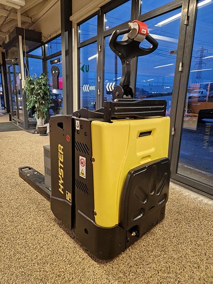 Hyster P2.0S FBV pallestabler/ palle jekketralle m/ ståbrett. Elektrisk drevet.