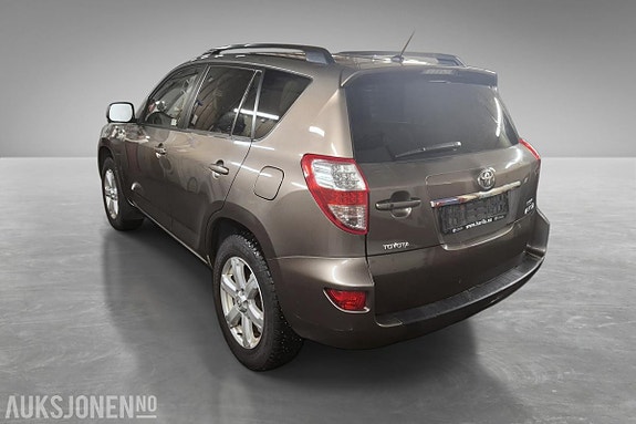 Toyota RAV4 3 of 23