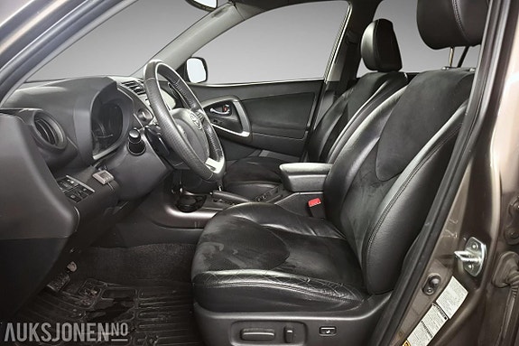 Toyota RAV4 9 of 23