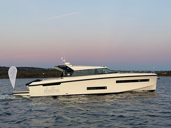 - NY - DELTA Powerboats 48 Coupè - CARBON  - Se denne i OSLO!