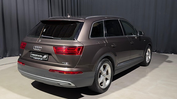 Audi Q7 3 of 30
