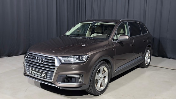 Audi Q7 2 of 30