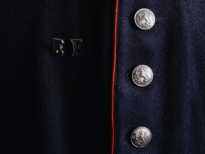 Forsvarshistorisk museum logo