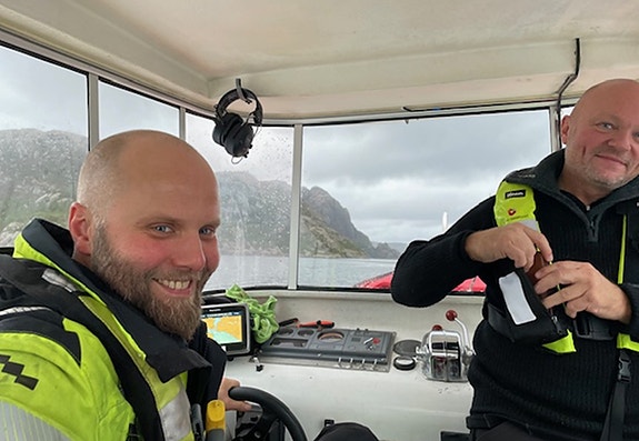 Velkommen til oss.  
Her er Thor til venstre, han jobber som Driftsleder i Erko Sogn, til høyre ser du Alf Vidar, han jobber som Driftssjef i Erko Seafood. Disse kan du gjerne ringe til dersom du har spørsmål ang. stillingen som er utlyst.