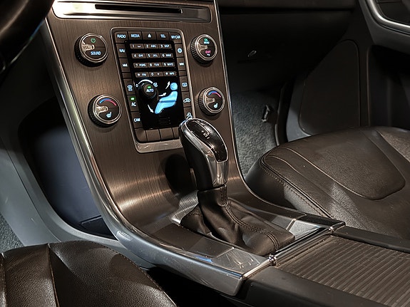 Volvo XC60 15 of 28