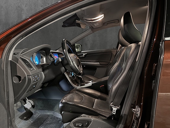 Volvo XC60 13 of 28