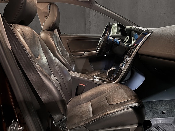 Volvo XC60 17 of 28