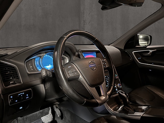Volvo XC60 14 of 28