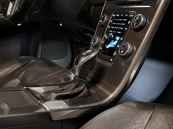 Volvo XC60 19 of 28