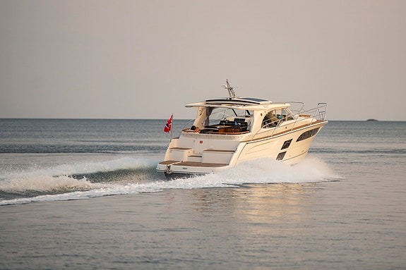 NYBÅT - Marex 360 Cabriolet Cruiser *Breitling* - 2X Mercury 270SD og Joystick 6 of 30