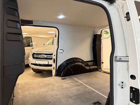 Volkswagen Caddy Maxi 25 of 30