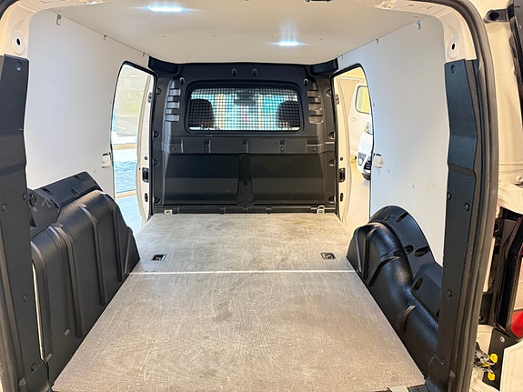 Volkswagen Caddy Maxi 27 of 30
