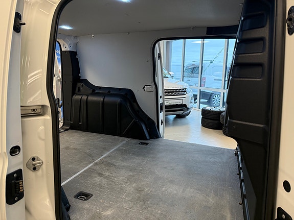 Volkswagen Caddy Maxi 28 of 30