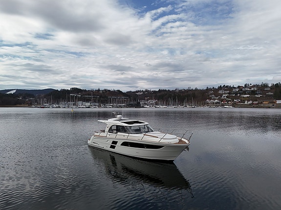2021 Marex 375 - 2x Volvo Penta D4-300 -  ca 440 gangtimer 3 of 17