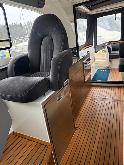 2021 Marex 375 - 2x Volvo Penta D4-300 -  ca 440 gangtimer 14 of 17