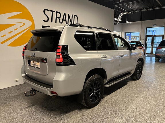 Toyota Land Cruiser 4 of 5