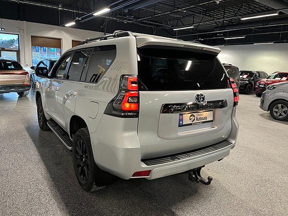 Toyota Land Cruiser 5 of 5