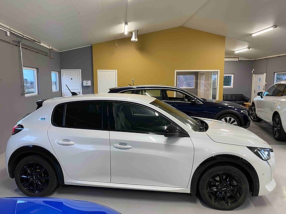 Peugeot 208 3 of 5