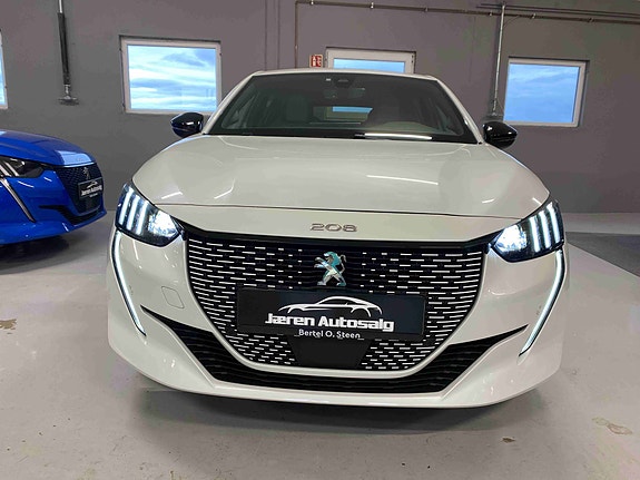 Peugeot 208 2 of 5