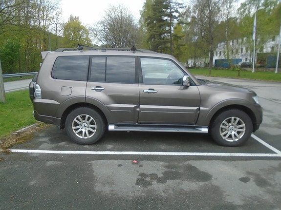 Mitsubishi Pajero 5 of 5