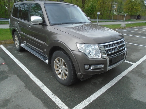 Mitsubishi Pajero 4 of 5
