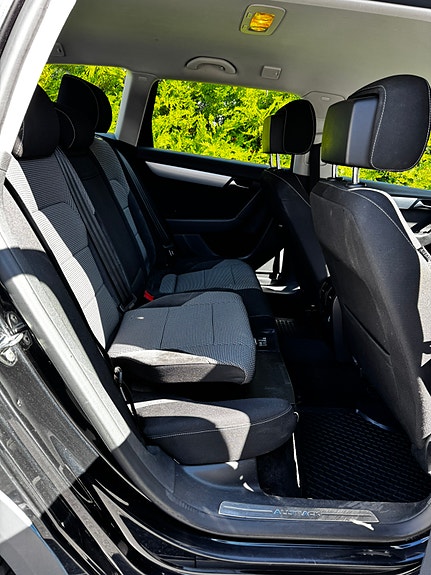 Volkswagen Passat Alltrack 7 of 11