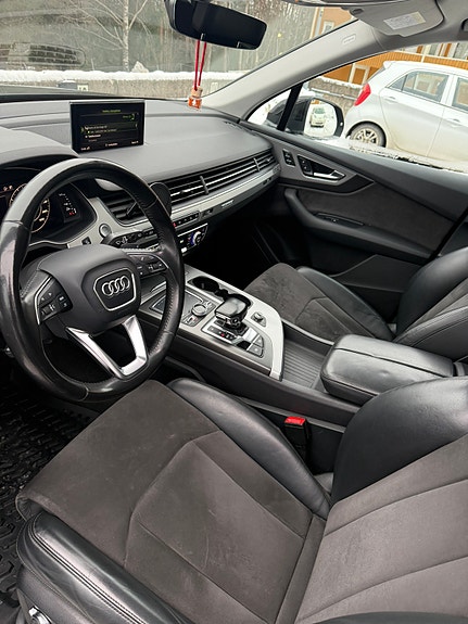 Audi Q7 10 of 17