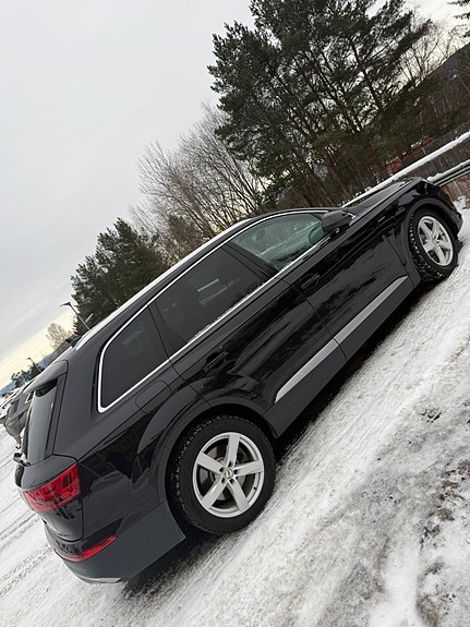 Audi Q7 7 of 17