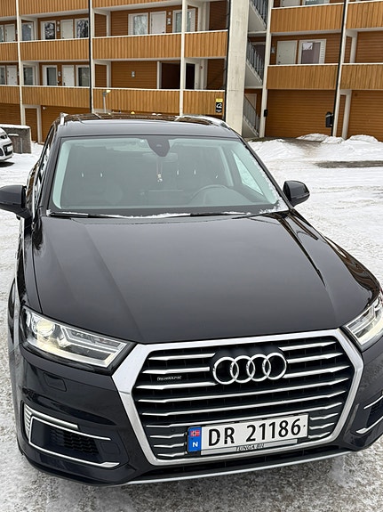 Audi Q7 2 of 17