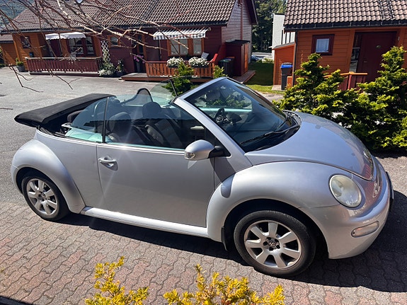 Volkswagen The Beetle 3 of 16