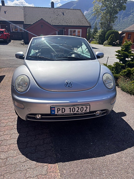 Volkswagen The Beetle 2 of 16
