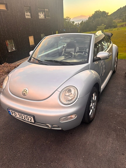 Volkswagen The Beetle 13 of 16