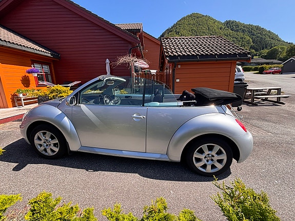 Volkswagen The Beetle 5 of 16